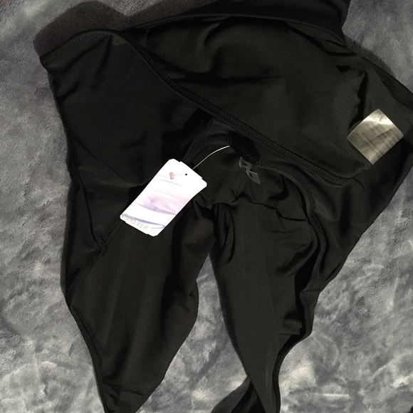 NWT BLACK TWIST HALTER ONE PIECE SWIM WEAR Medium - Picture 4 of 4